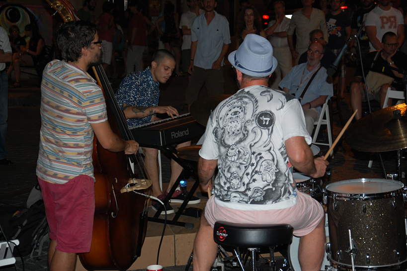 Concierto de Kike M, baterista